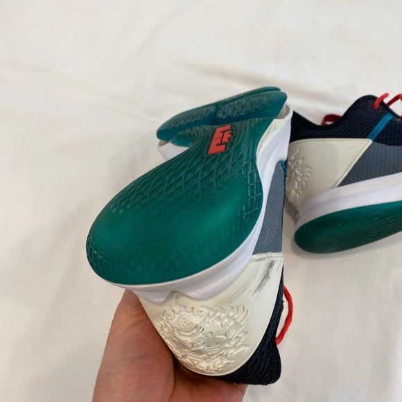 Nike Lebron Men's Witness IV Basketball Shoes - 11 - Picture 7 of 11